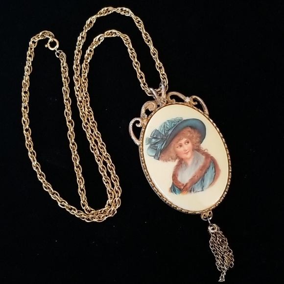Vintage Victorian Lady Gold Tone Pendant Necklace - Picture 2 of 9